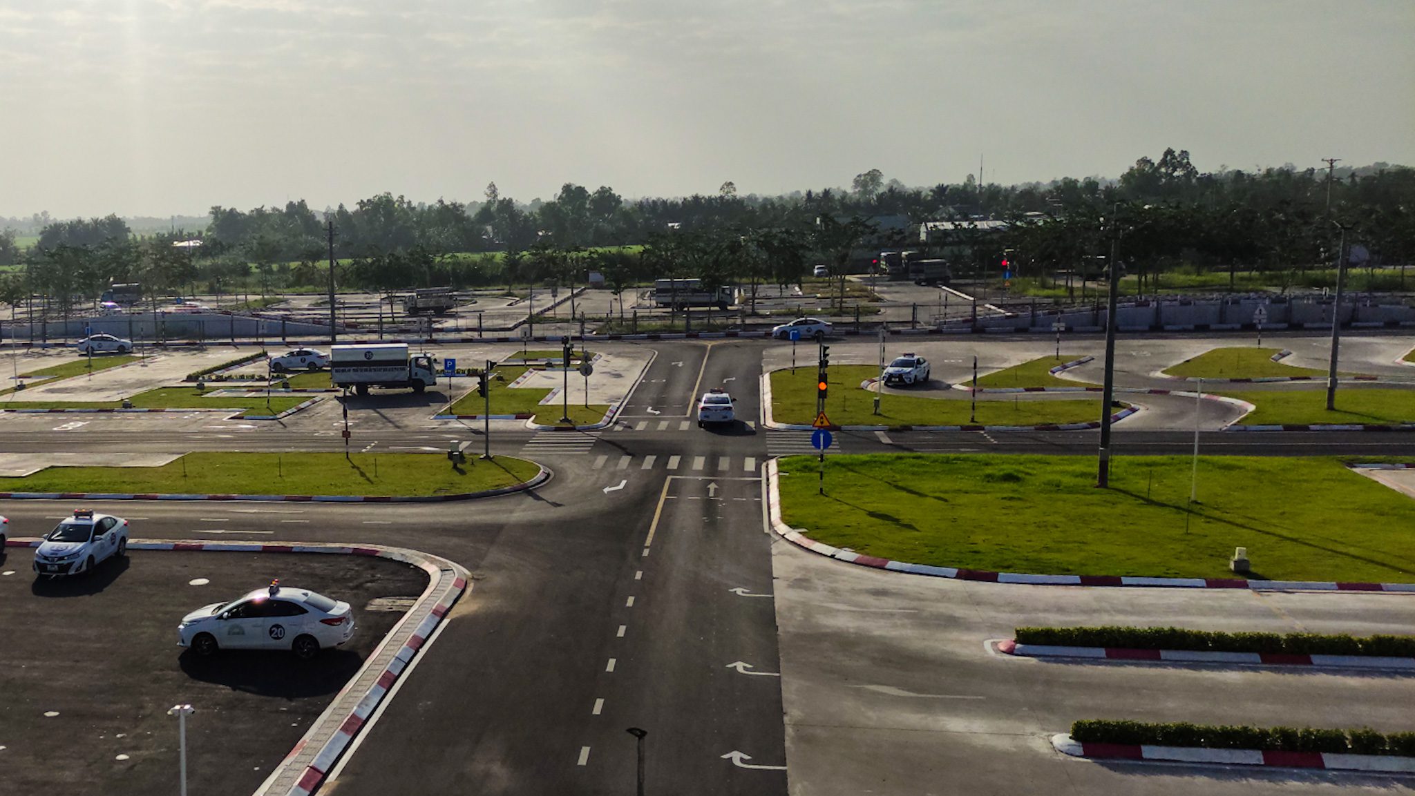 Hình ảnh các xe thi trong phần thi sa hình