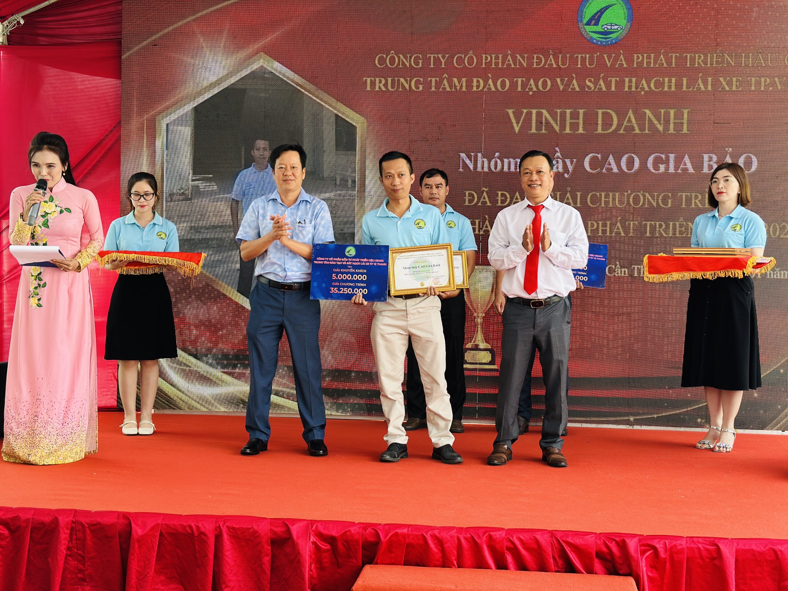 IMG 3226 scaled LỄ TỔNG KẾT GIÁO VIÊN NGÀY 22/01/2026