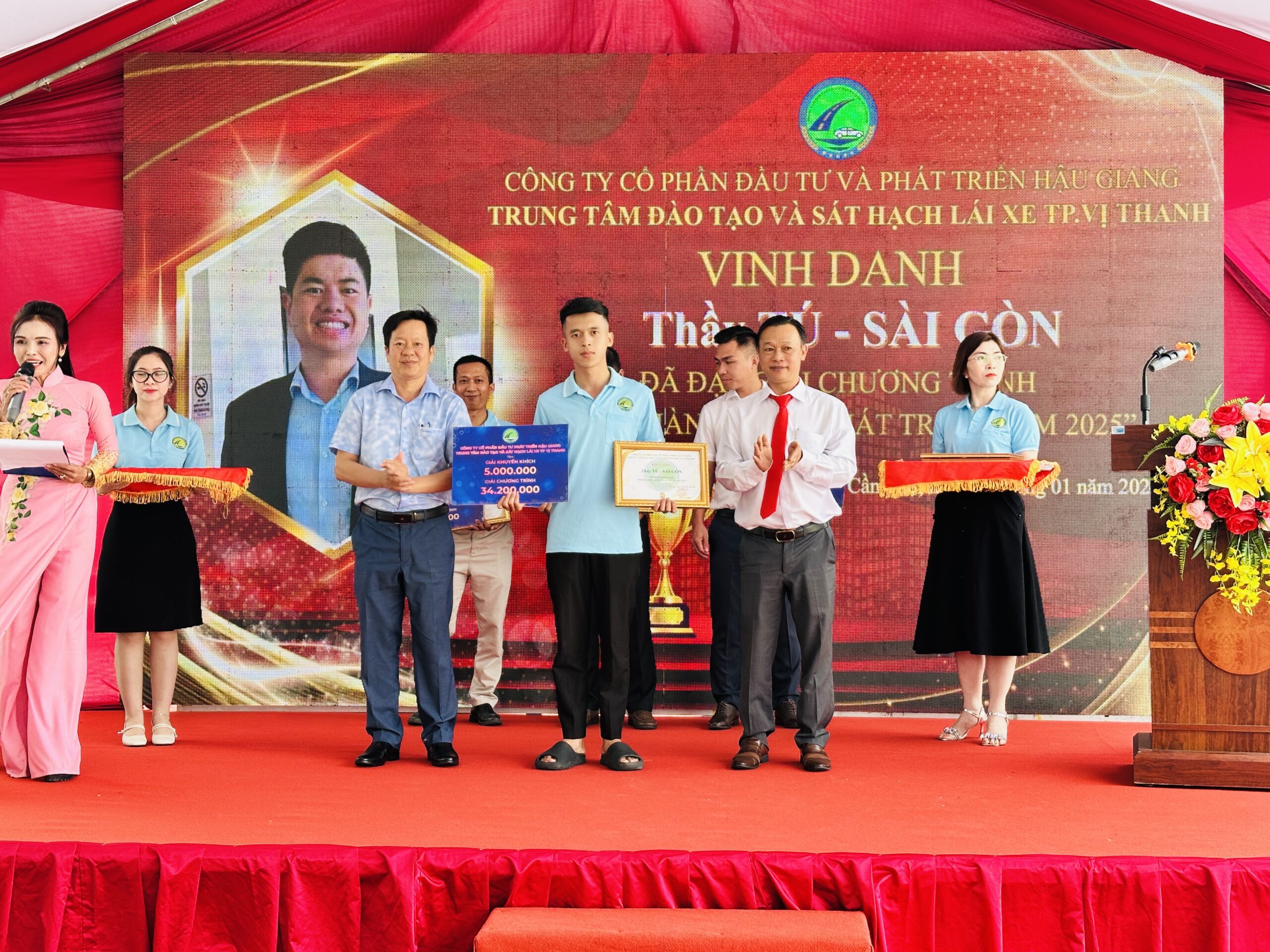 IMG 3229 scaled LỄ TỔNG KẾT GIÁO VIÊN NGÀY 22/01/2026