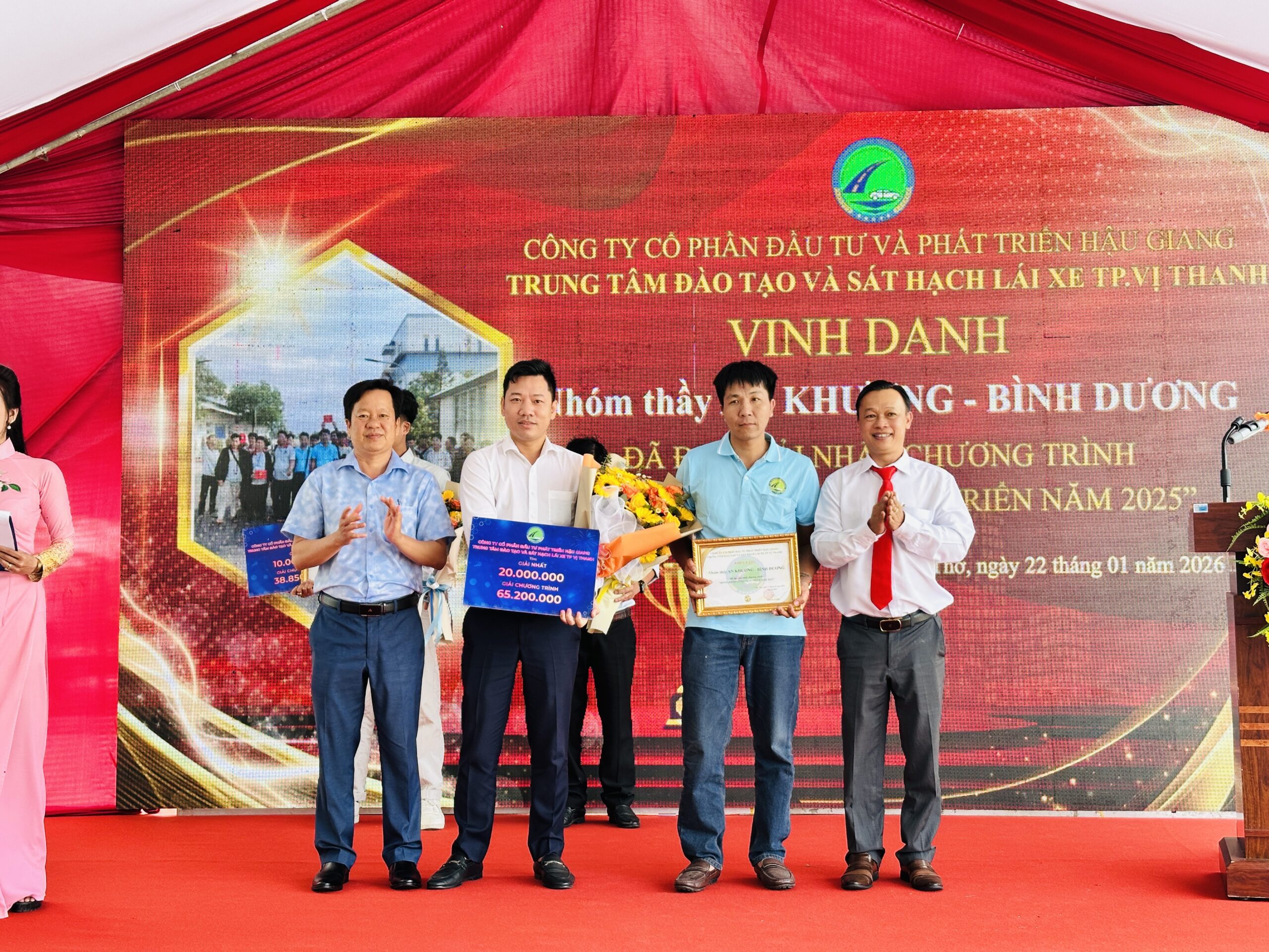 IMG 3251 scaled LỄ TỔNG KẾT GIÁO VIÊN NGÀY 22/01/2026