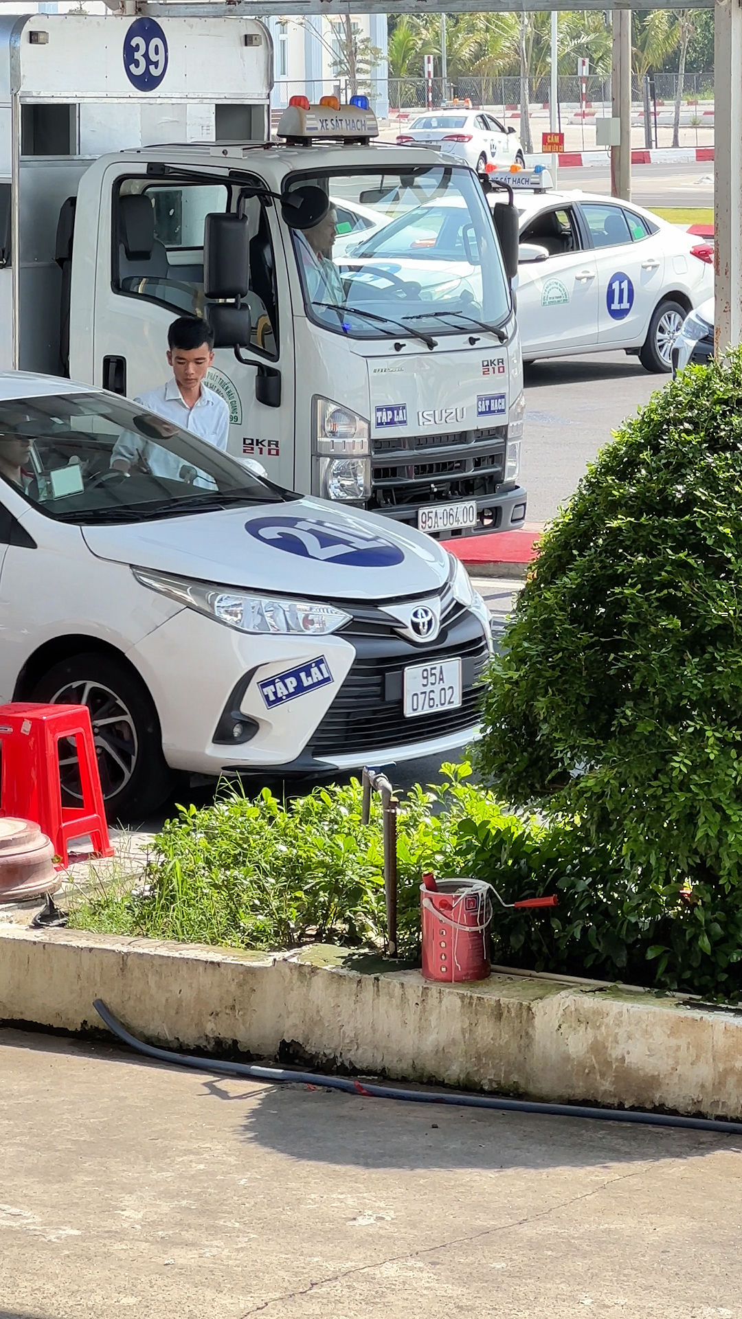 SÁT HẠCH LÁI XE 31/12/2025 TẠI TRUNG TÂM ĐÀO TẠO & SÁT HẠCH LÁI XE THÀNH PHỐ VỊ THANH 4 SHLX311225 IMG5 SÁT HẠCH LÁI XE 31/12/2025 TẠI TRUNG TÂM ĐÀO TẠO & SÁT HẠCH LÁI XE THÀNH PHỐ VỊ THANH