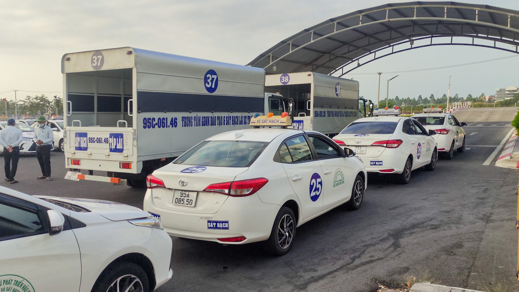 Hình ảnh xe sát hạch trước phần thi sa hình