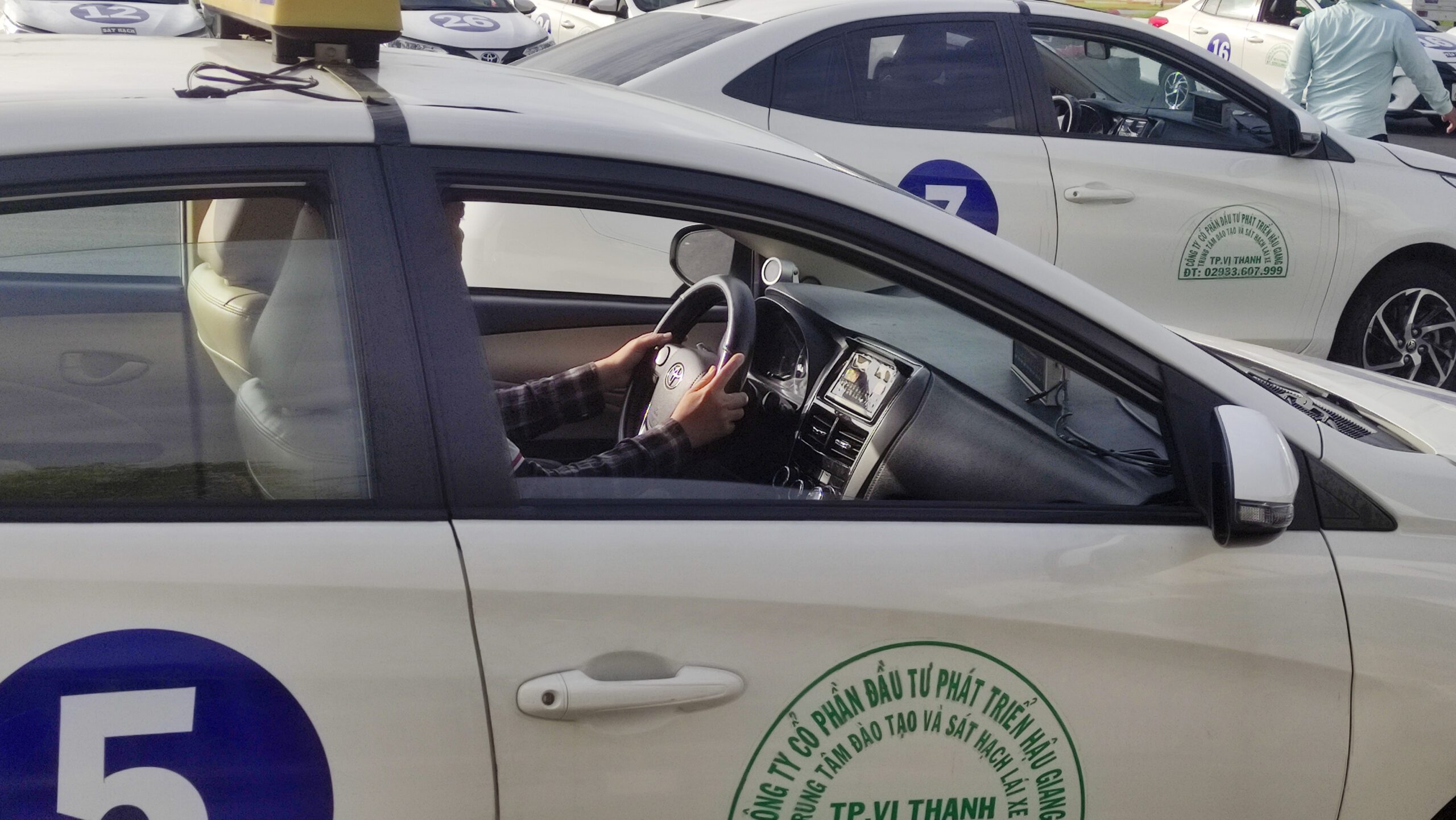 Hình ảnh học viên chuẩn bị trước phần thi sa hình