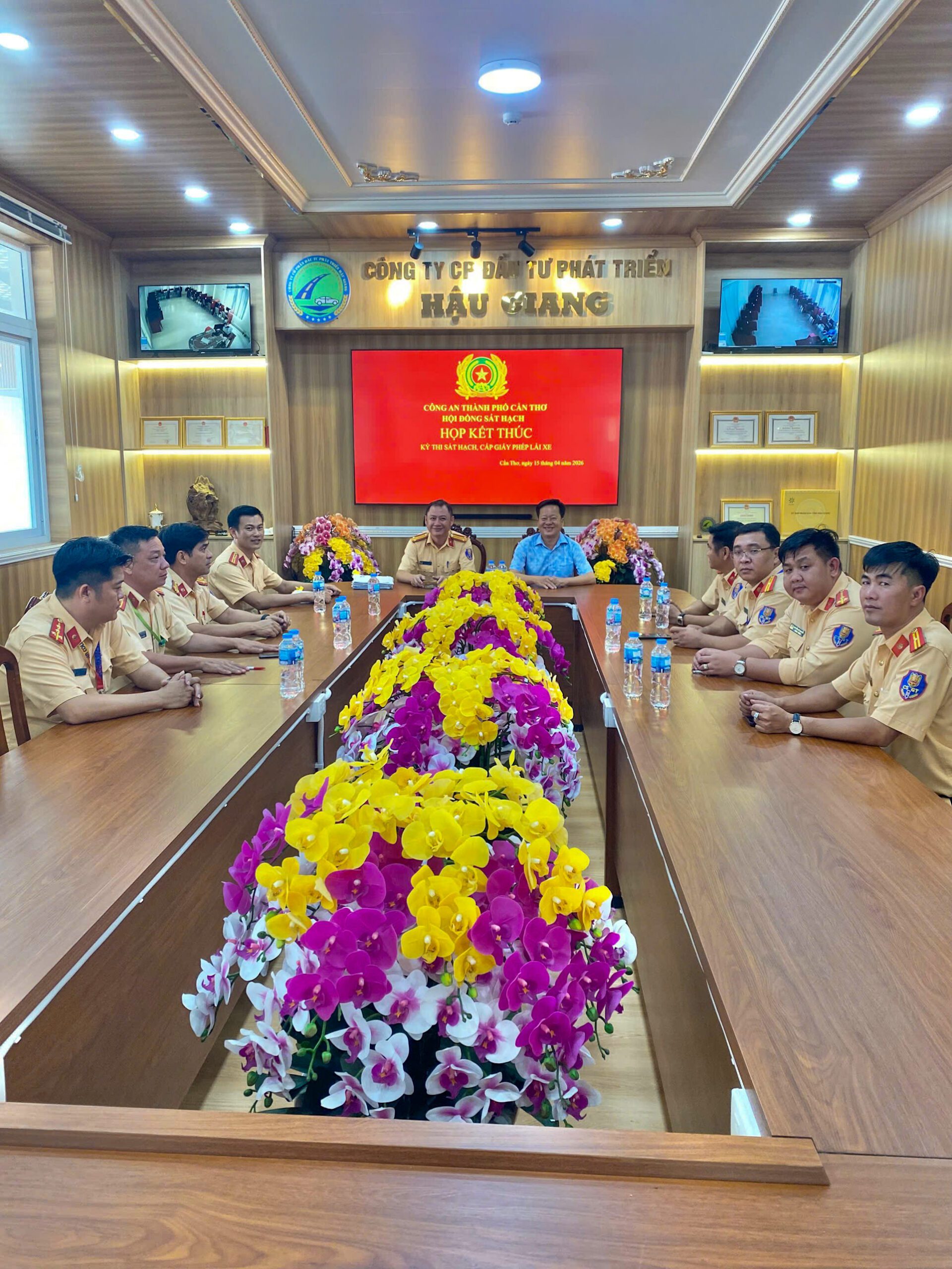 Hình ảnh hội đồng thi họp kết thúc kỳ thi sát hạch