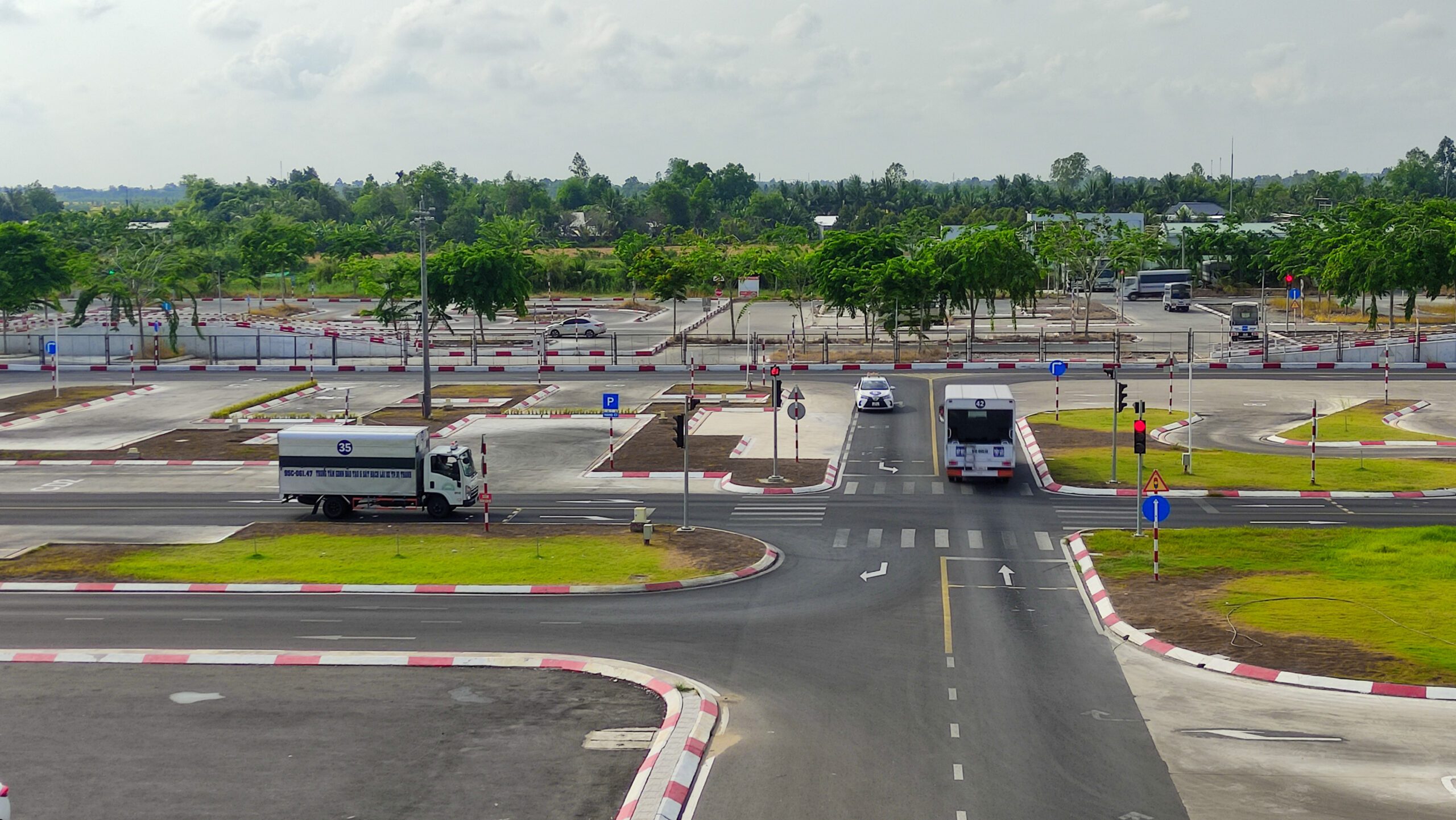 Hình ảnh xe trong bài thi sát hạch tại Trung tâm đào tạo và sát hạch lái xe Thành phố Vị Thanh