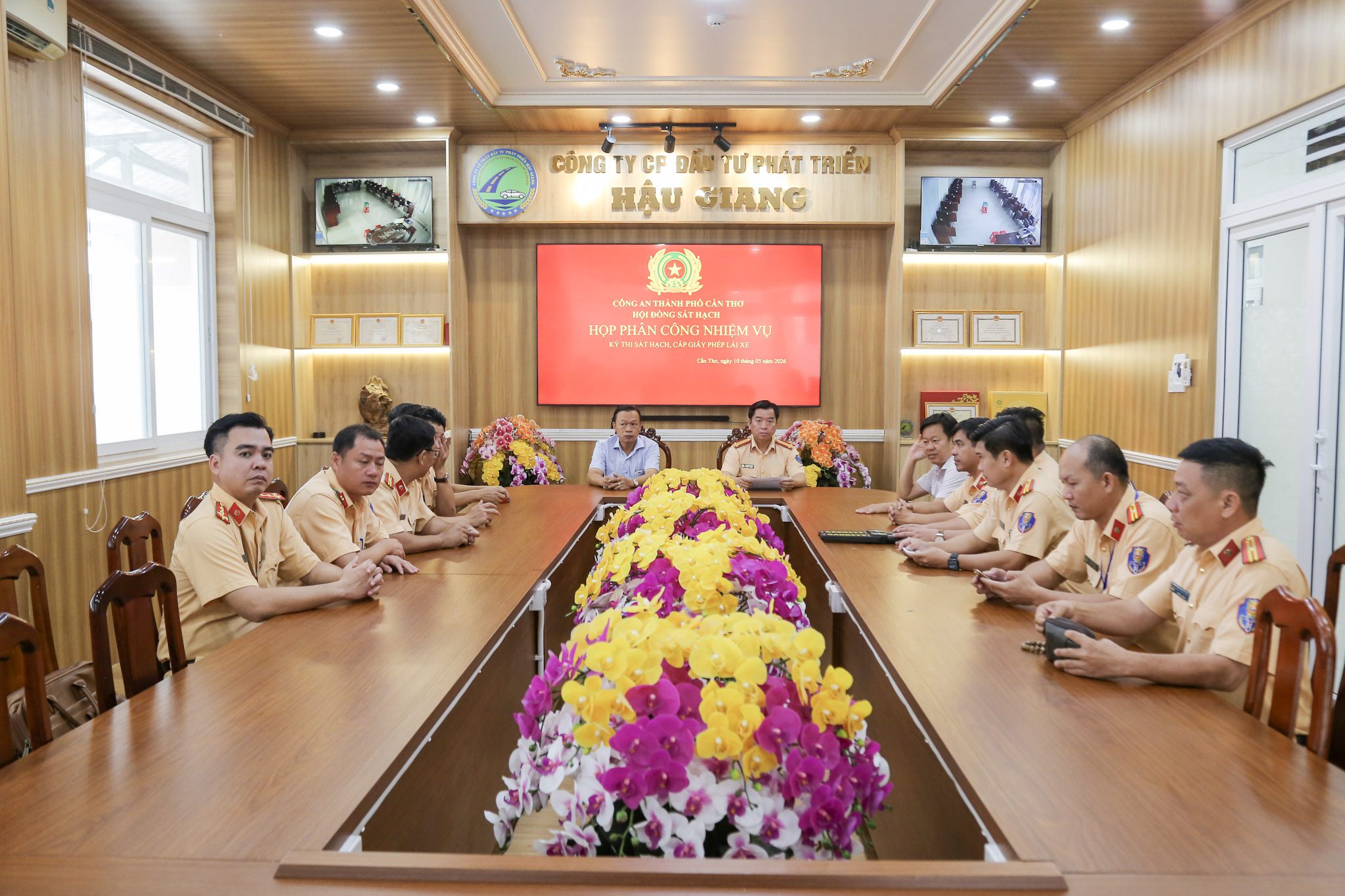 Hình ảnh buổi họp phân công nhiệm vụ kỳ sát hạch lái xe ngày 10/05/2026