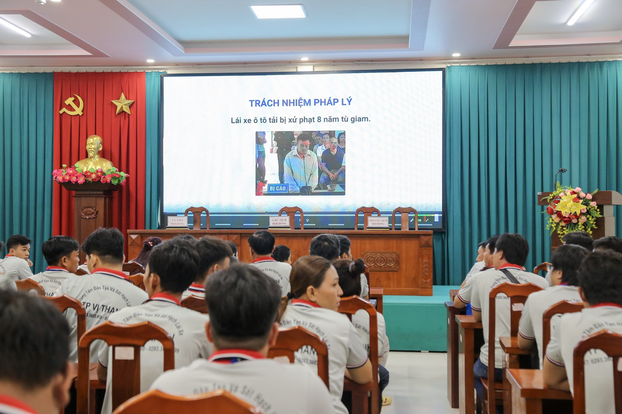 SÁT HẠCH LÁI XE 27/05/2026 TẠI TRUNG TÂM ĐÀO TẠO & SÁT HẠCH LÁI XE THÀNH PHỐ VỊ THANH 1 Hình ảnh trình chiếu các video tư liệu về tai nạn giao thông nhằm nâng cao nhận thức ATGT