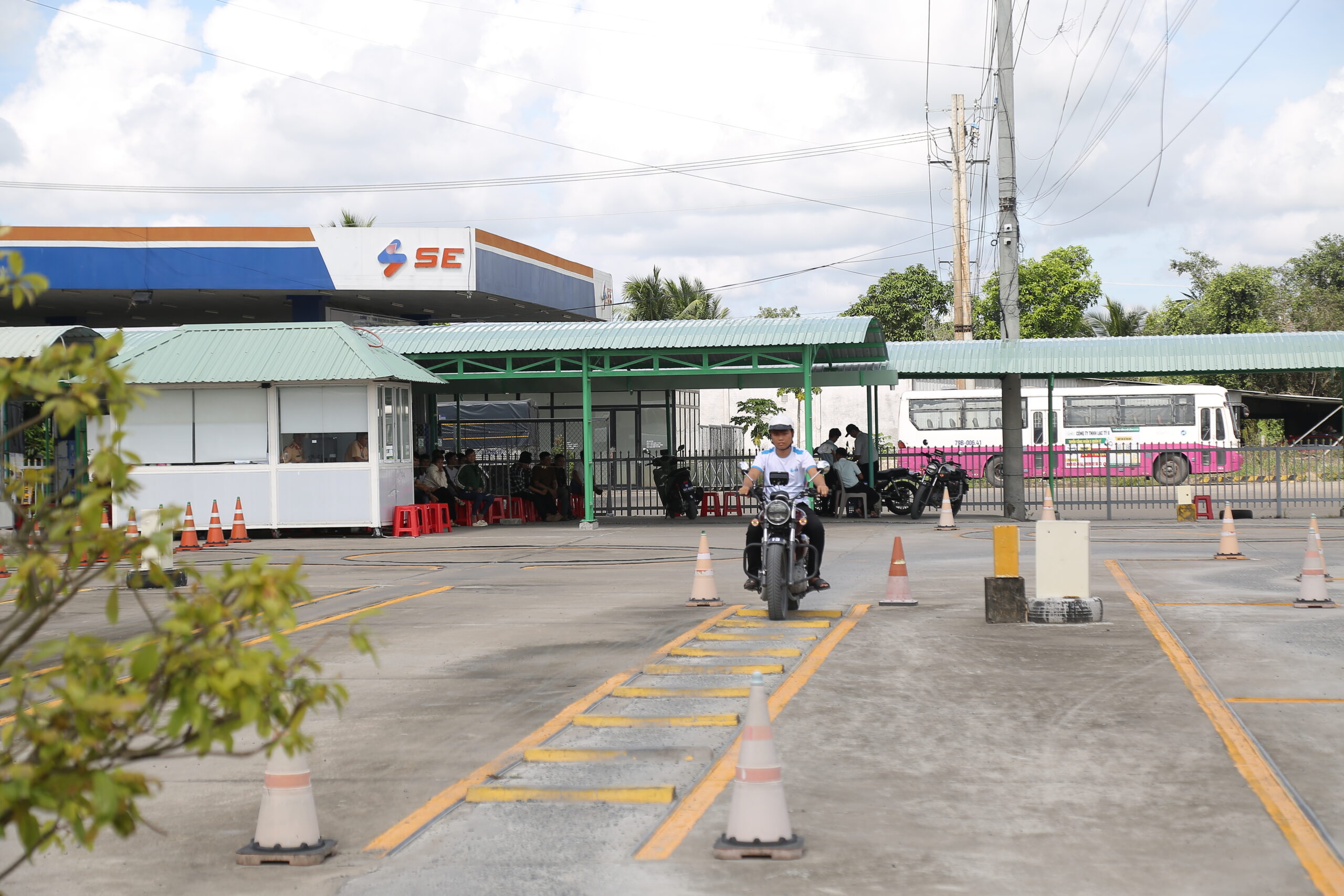 SÁT HẠCH LÁI XE 24/05/2026 TẠI TRUNG TÂM ĐÀO TẠO & SÁT HẠCH LÁI XE THÀNH PHỐ VỊ THANH 6 Hình ảnh học viên tại sân thi hạng xe mô tô A