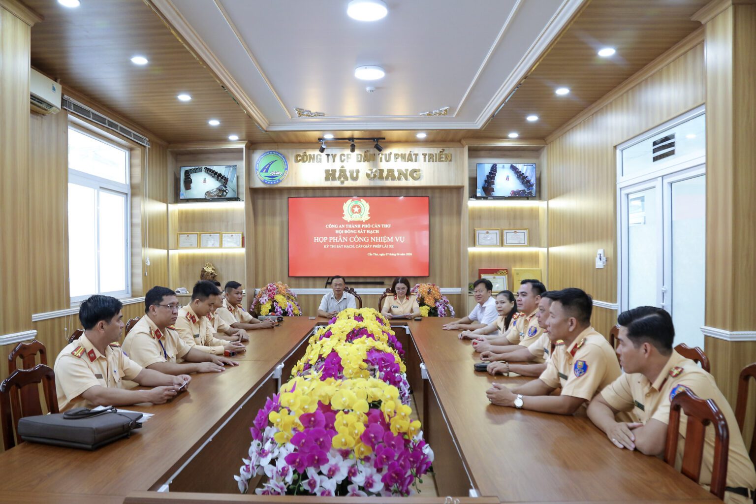 Tin Tức 1 2-IS8A1080