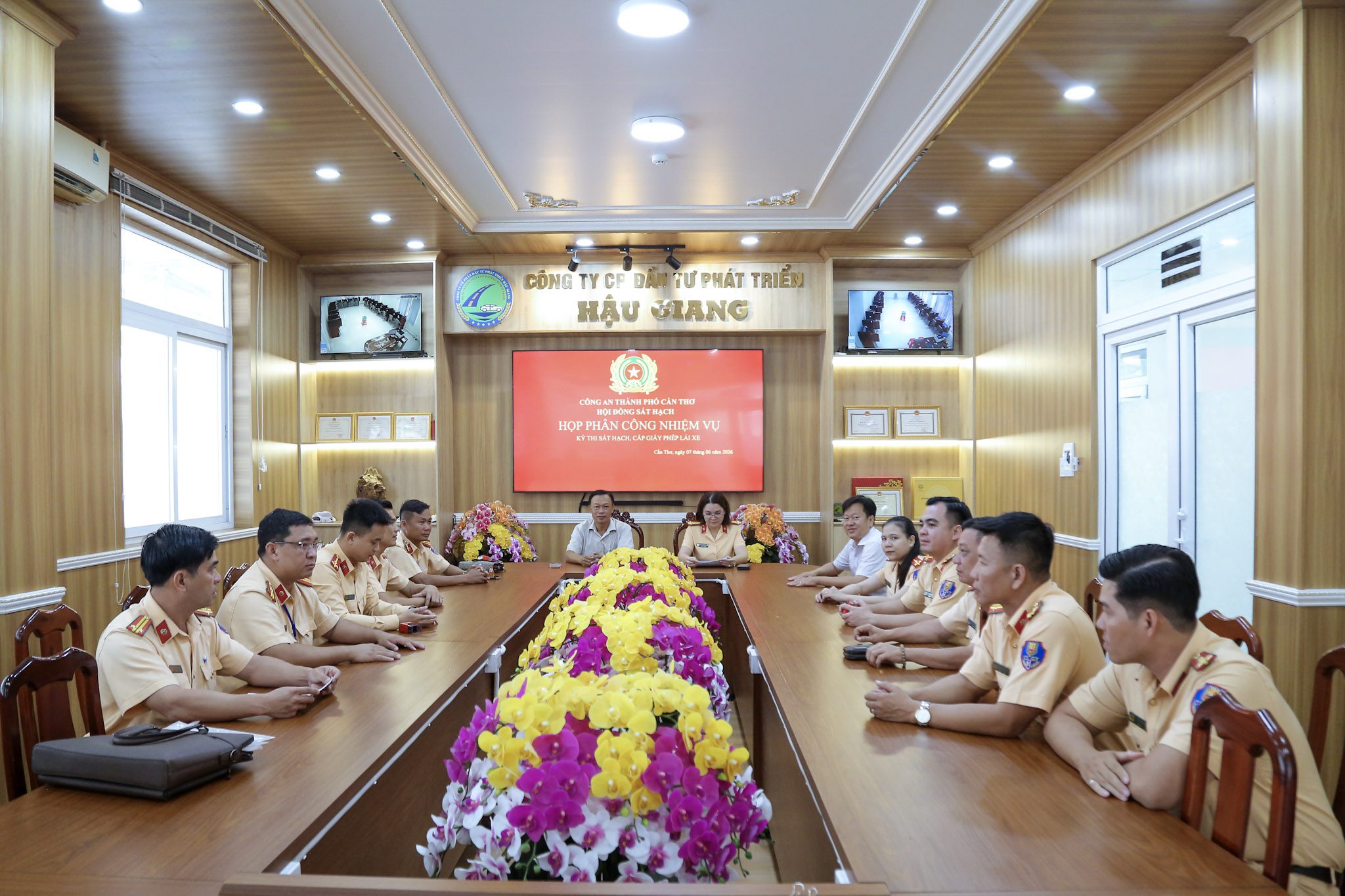 2 IS8A1080 TRANG CHỦ