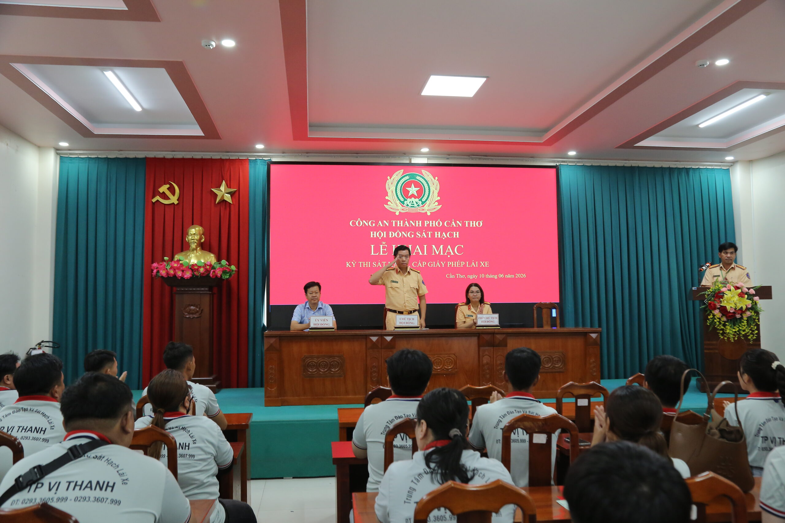Toàn cảnh không khí nghiêm túc và trang trọng tại buổi lễ khai mạc kỳ sát hạch ngày 10/06/2026.