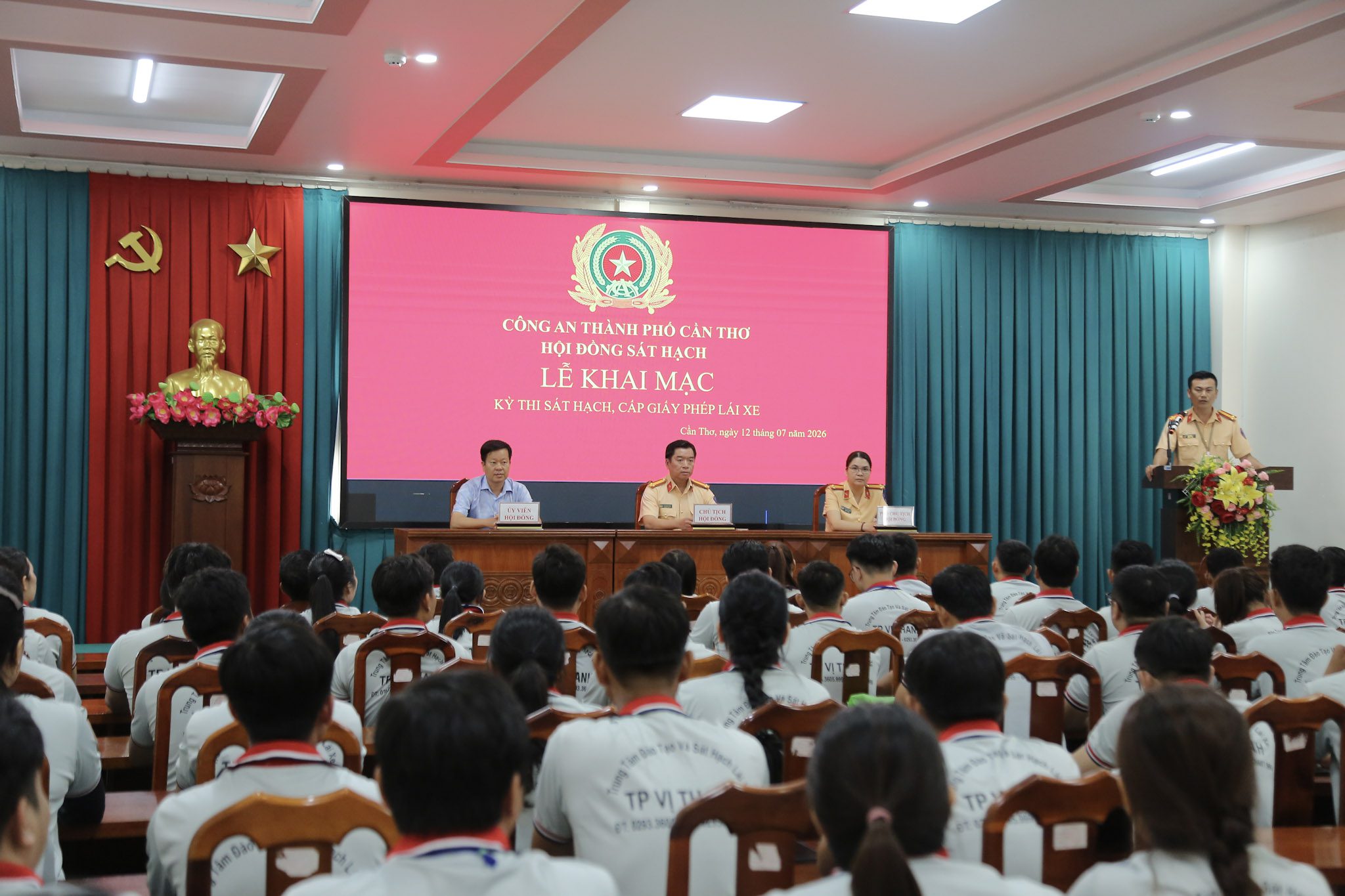 2 IS8A1614 TRANG CHỦ