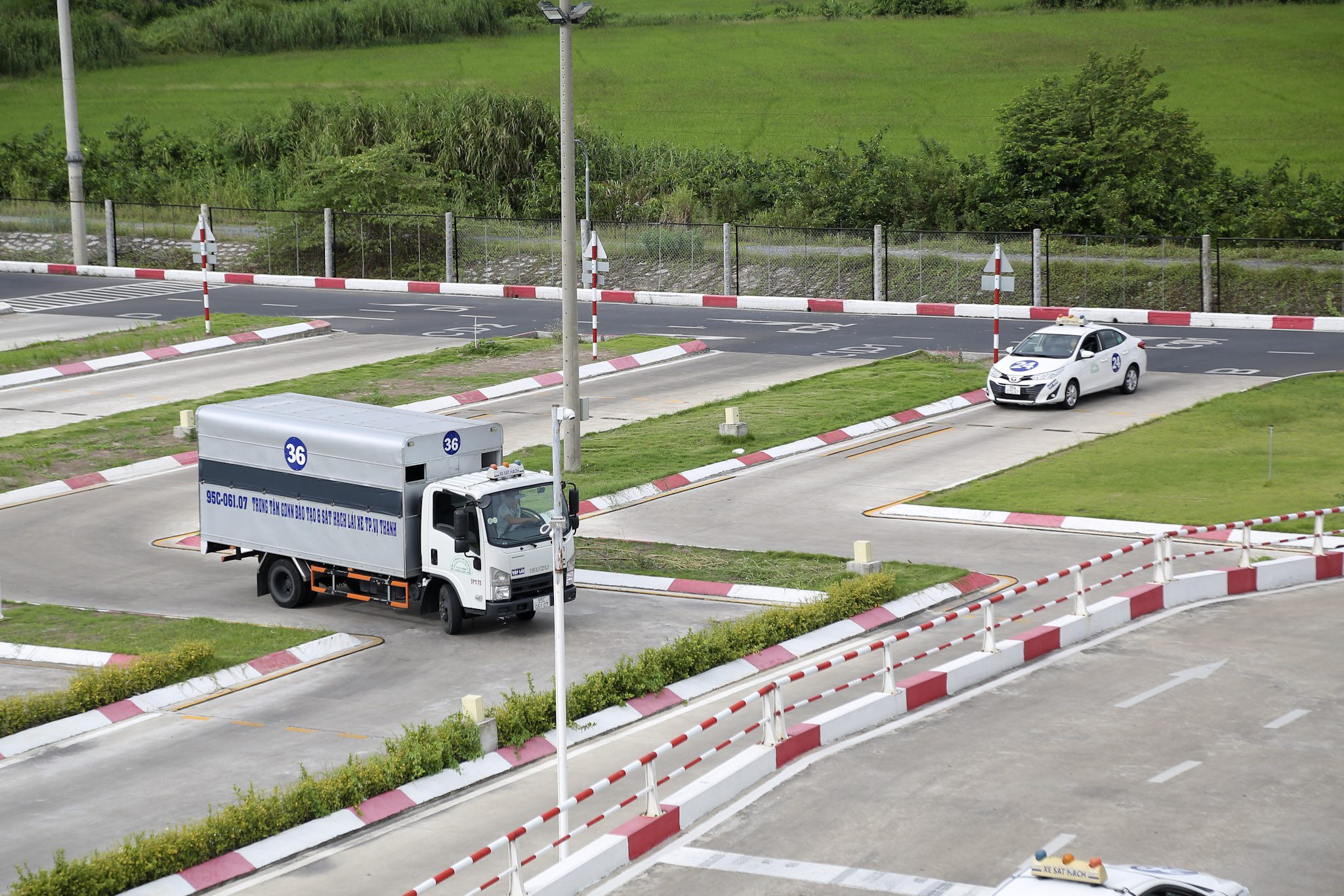 SÁT HẠCH LÁI XE 28/06/2026 TẠI TRUNG TÂM ĐÀO TẠO & SÁT HẠCH LÁI XE THÀNH PHỐ VỊ THANH 3 3 IS8A1516 SÁT HẠCH LÁI XE 28/06/2026 TẠI TRUNG TÂM ĐÀO TẠO & SÁT HẠCH LÁI XE THÀNH PHỐ VỊ THANH