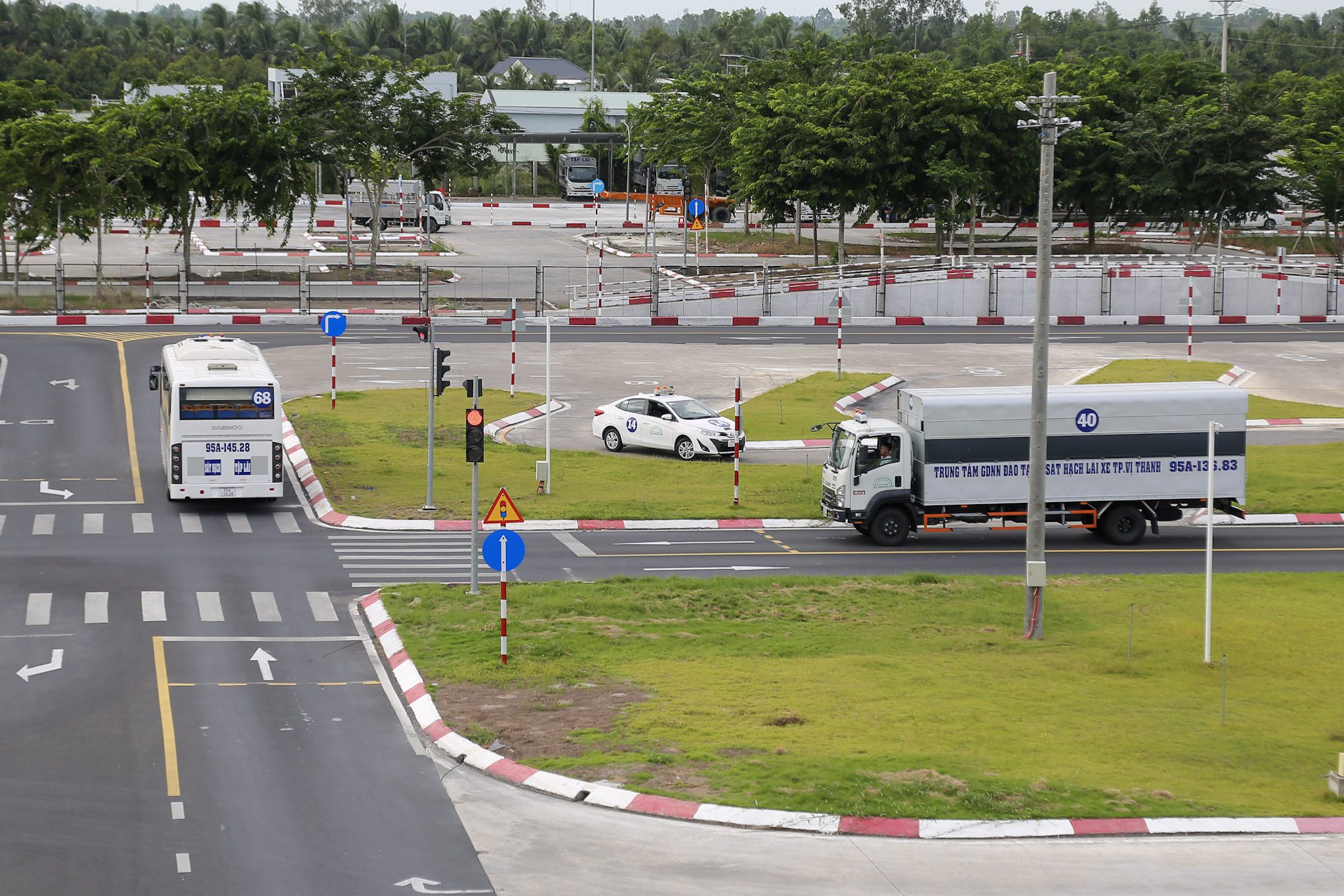 SÁT HẠCH LÁI XE 09/08/2026 TẠI TRUNG TÂM ĐÀO TẠO & SÁT HẠCH LÁI XE THÀNH PHỐ VỊ THANH 2 13 IS8A2227 SÁT HẠCH LÁI XE 09/08/2026 TẠI TRUNG TÂM ĐÀO TẠO & SÁT HẠCH LÁI XE THÀNH PHỐ VỊ THANH