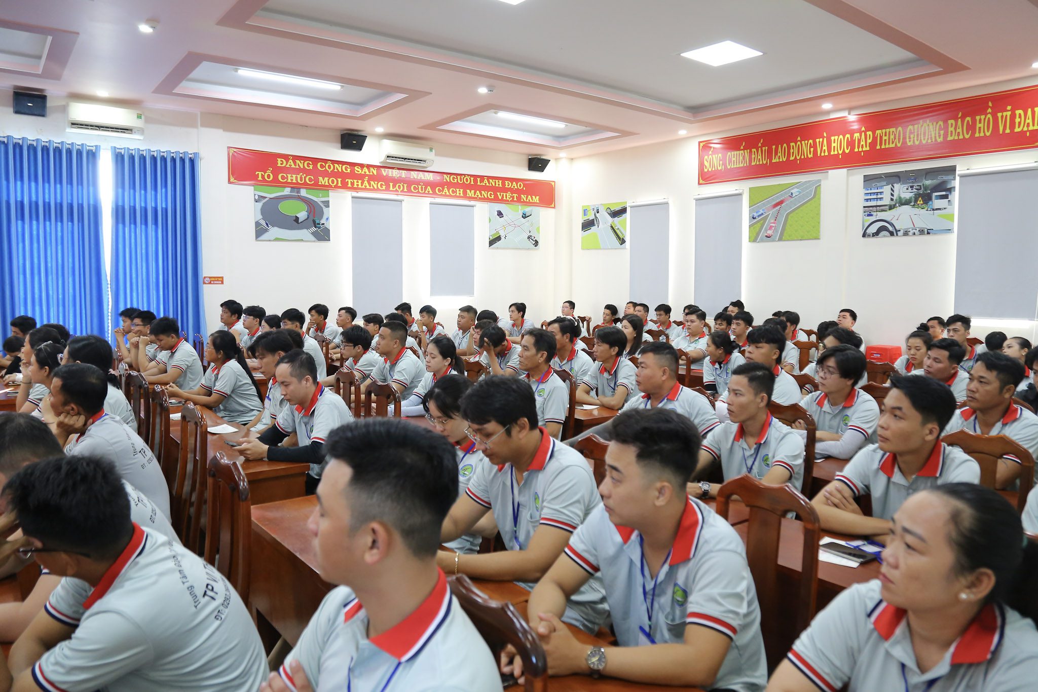 SÁT HẠCH LÁI XE 22/07/2026 TẠI TRUNG TÂM ĐÀO TẠO & SÁT HẠCH LÁI XE THÀNH PHỐ VỊ THANH 2 2 IS8A1942 SÁT HẠCH LÁI XE 22/07/2026 TẠI TRUNG TÂM ĐÀO TẠO & SÁT HẠCH LÁI XE THÀNH PHỐ VỊ THANH
