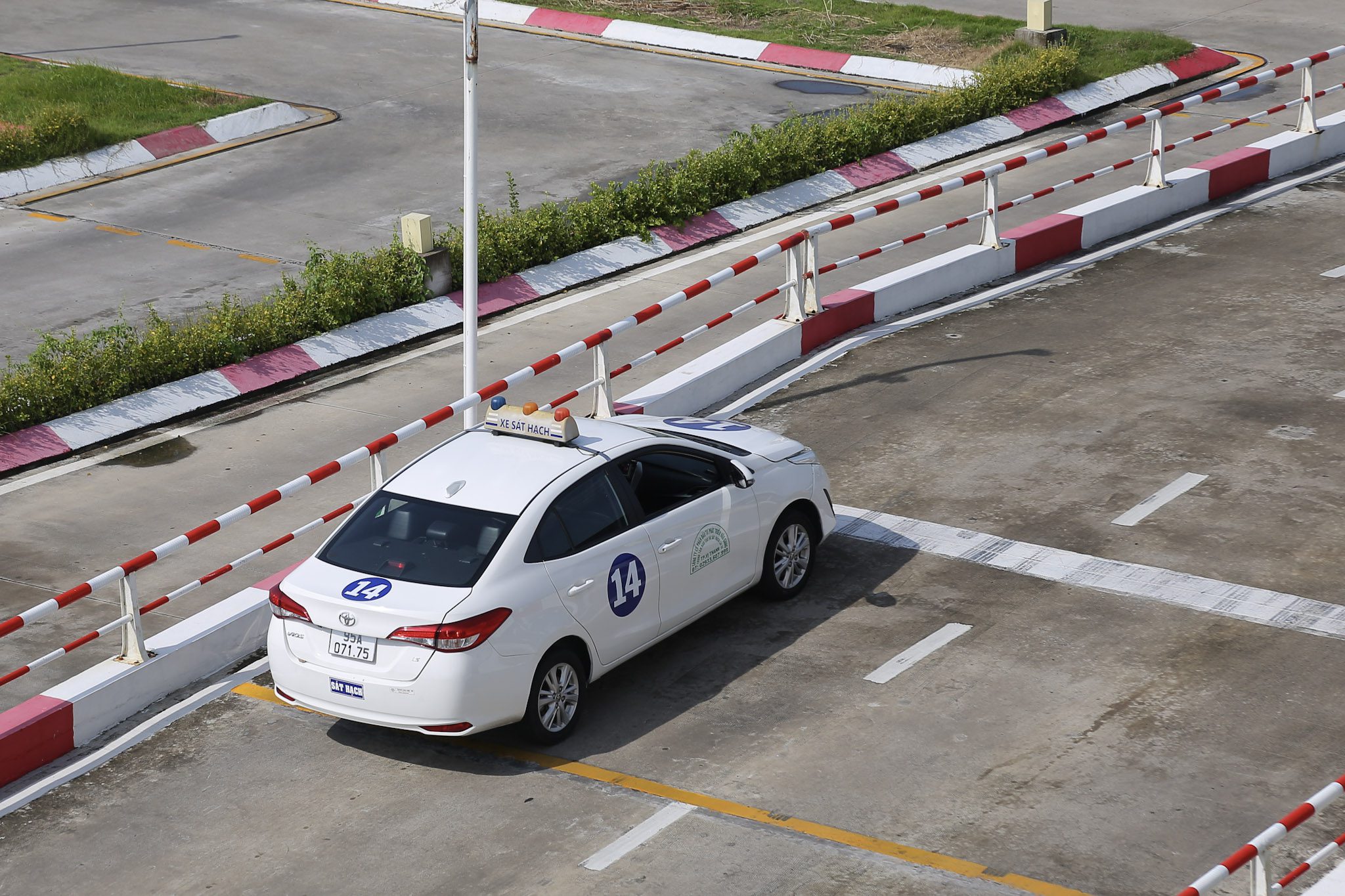 SÁT HẠCH LÁI XE 02/08/2026 TẠI TRUNG TÂM ĐÀO TẠO & SÁT HẠCH LÁI XE THÀNH PHỐ VỊ THANH 4 4 IS8A2171 SÁT HẠCH LÁI XE 02/08/2026 TẠI TRUNG TÂM ĐÀO TẠO & SÁT HẠCH LÁI XE THÀNH PHỐ VỊ THANH