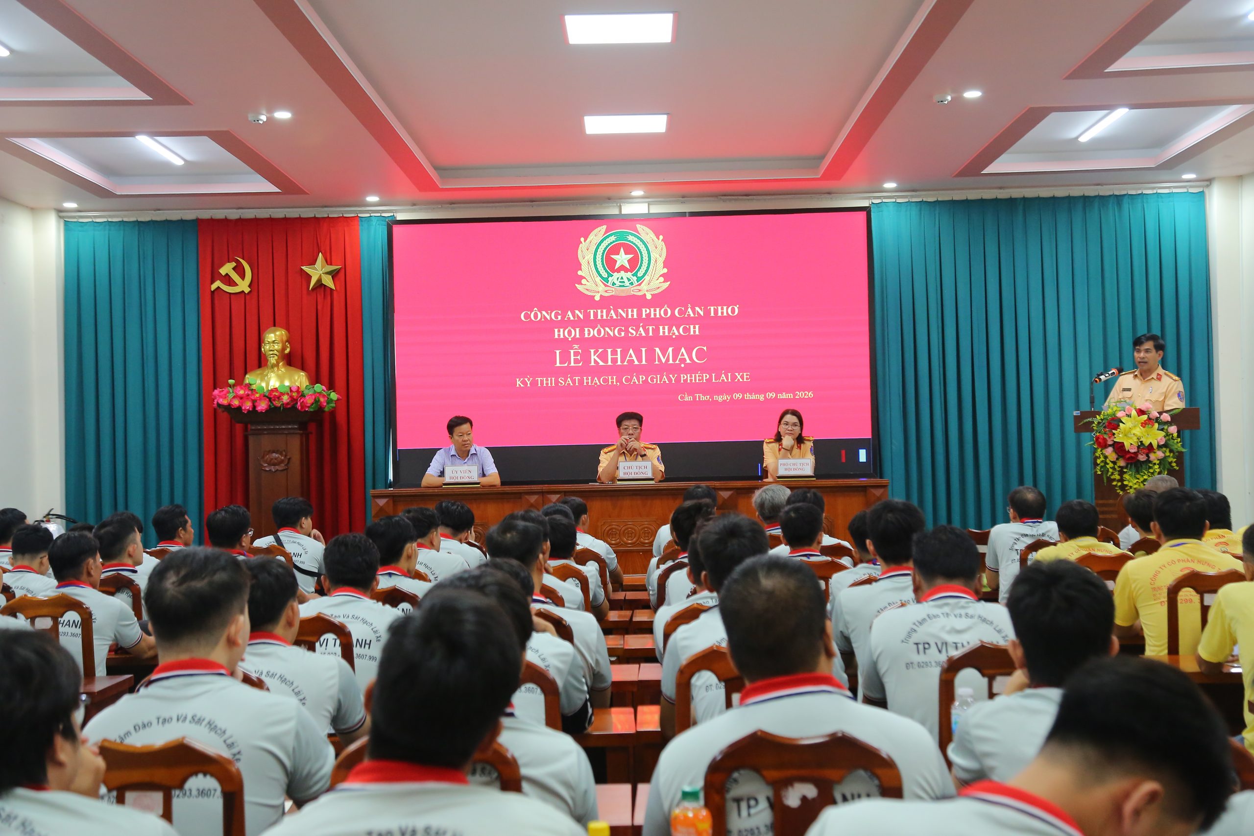 IS8A4022 scaled TRANG CHỦ